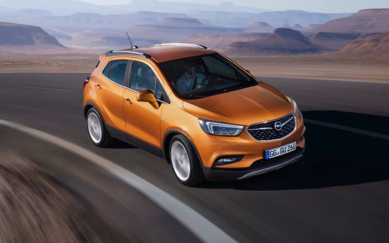 Comparison Vauxhall Crossland X 2018 vs Vauxhall Mokka ELITE 2019